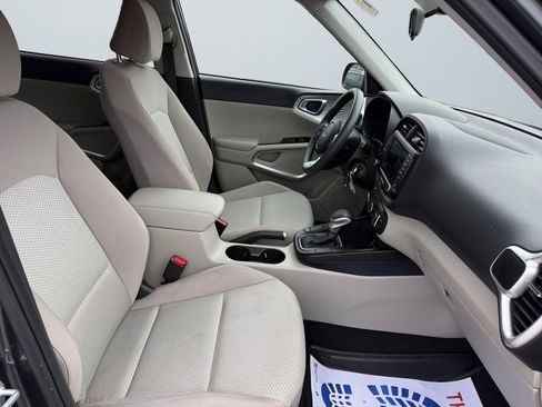 Used 2022 Kia Soul LX image 15