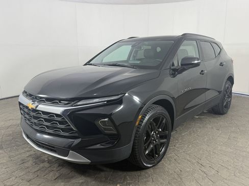 Used 2023 Chevrolet Blazer LT FWD image 3