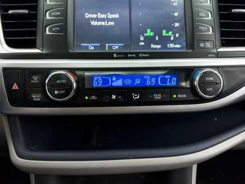Used 2017 Toyota Highlander XLE w/ Carpet Mat Package AWD/4WD image 21