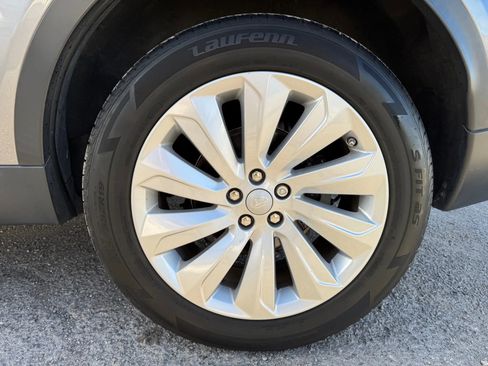 Used 2020 Land Rover Discovery Sport SE image 9