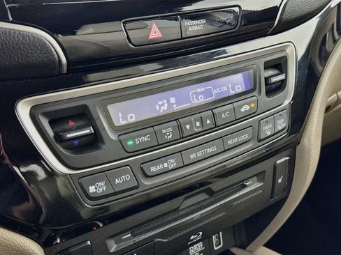 Certified 2019 Honda Pilot Touring image 16