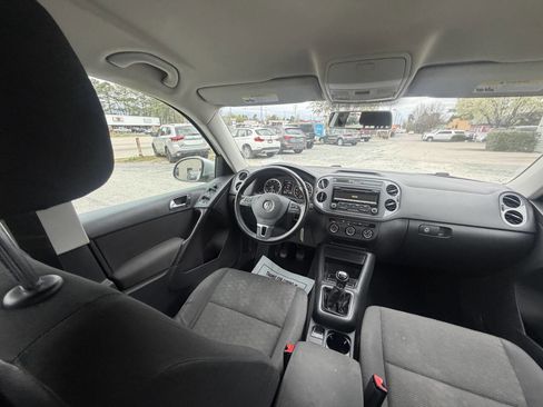 Used 2013 Volkswagen Tiguan S image 22