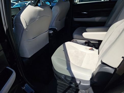 Used 2026 Toyota Grand Highlander AWD Hybrid image 19