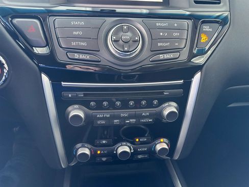 Used 2016 Nissan Pathfinder SV image 18