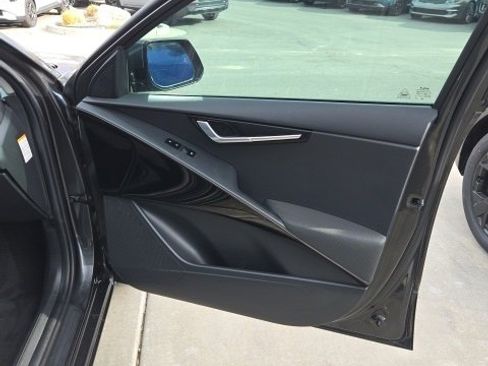 Used 2023 Kia Niro EX Touring image 31