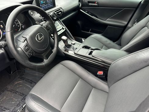 Certified 2025 Lexus IS 300 F Sport image 11