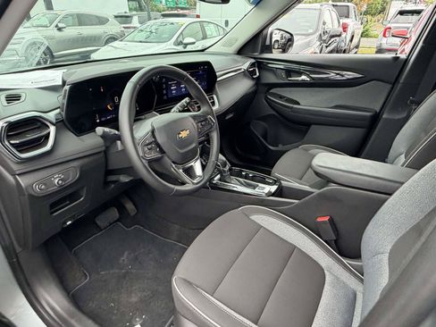 Certified 2024 Chevrolet TrailBlazer LT w/ LT Cold Weather Package AWD/4WD image 9