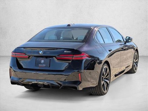 Used 2026 BMW 530i w/ M Sport Package image 2