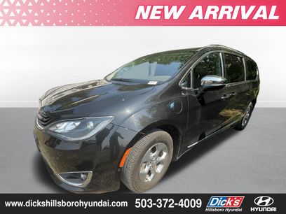 Used 2018 Chrysler Pacifica Limited w/ Advanced Safetytec Group
