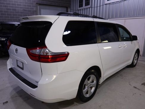 Used 2015 Toyota Sienna LE image 5