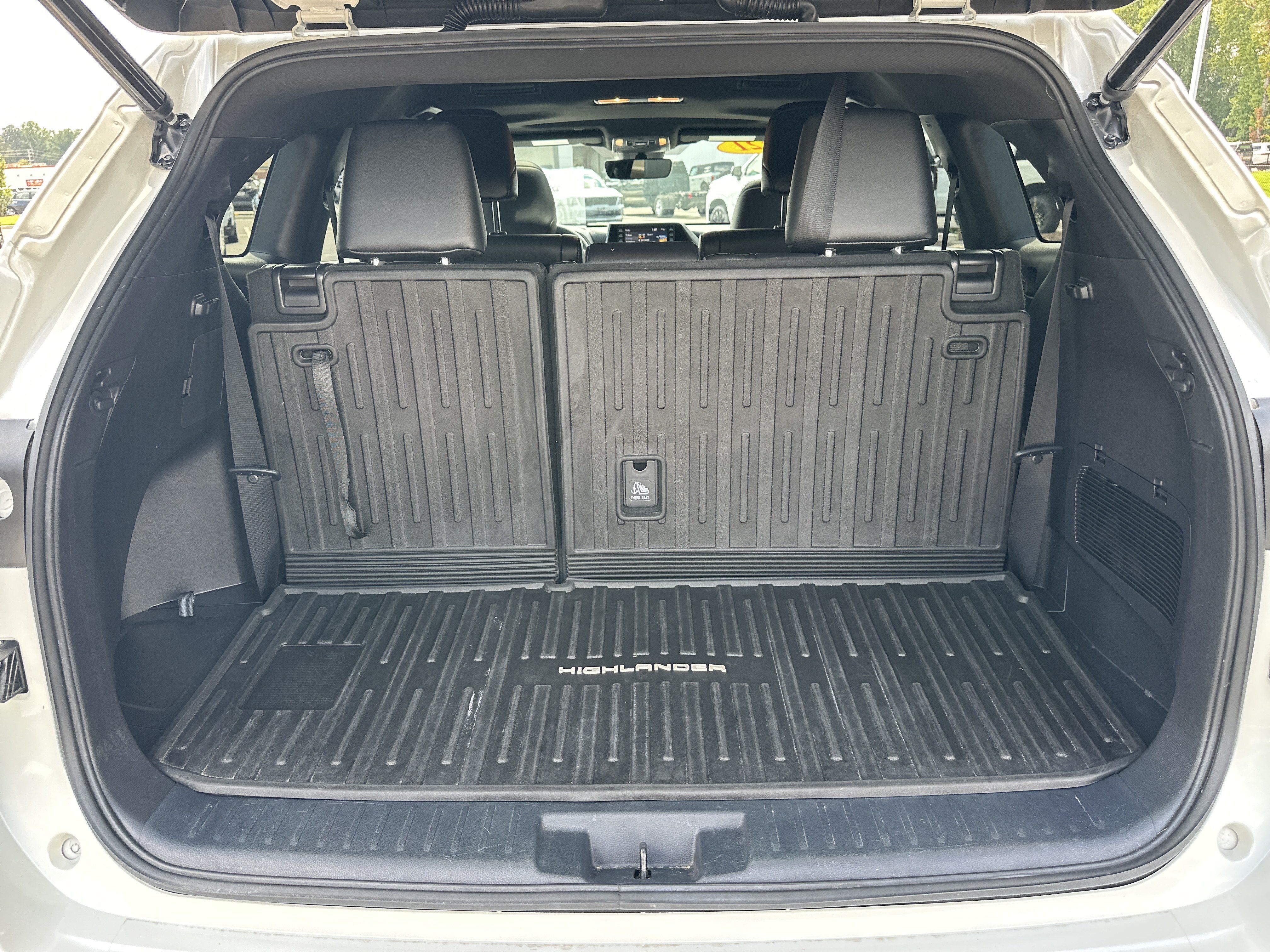 Used 2021 Toyota Highlander XSE FWD image 19