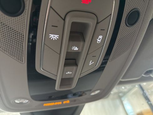 Used 2022 Audi Q8 Premium Plus image 13