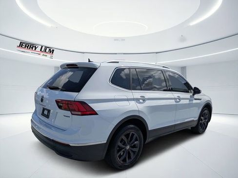 Used 2024 Volkswagen Tiguan SE AWD/4WD image 3