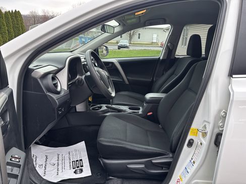 Used 2016 Toyota RAV4 LE image 13