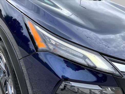 Certified 2025 Nissan Rogue SV FWD image 27