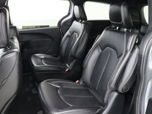 Used 2023 Chrysler Pacifica Touring-L w/ S Appearance Package FWD image 24