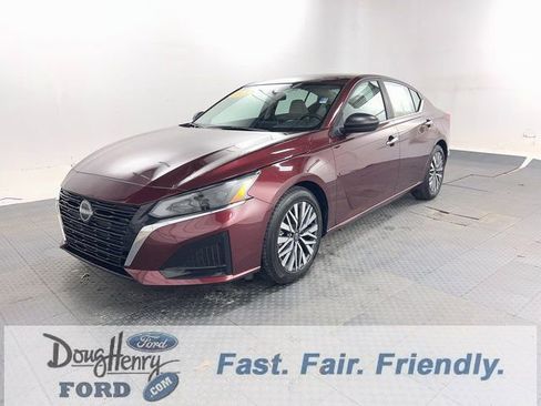 Used 2025 Nissan Altima 2.5 SV image 1