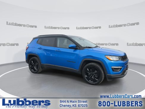 Used 2020 Jeep Compass Latitude image 2