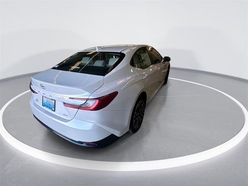 Used 2025 Toyota Camry XLE image 8