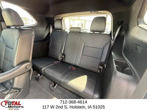 Used 2025 Buick Enclave Preferred AWD/4WD image 12