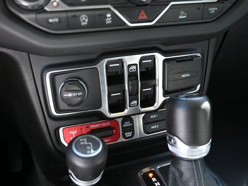 Used 2024 Jeep Wrangler Unlimited Rubicon AWD/4WD image 30