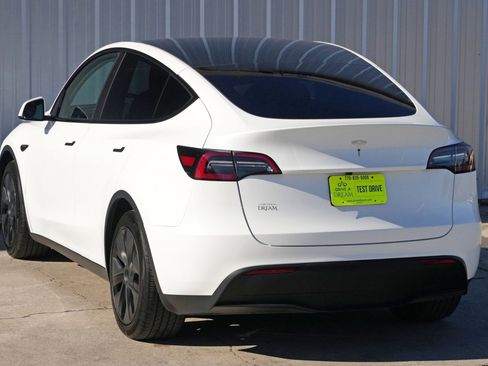 Used 2024 Tesla Model Y Long Range image 51