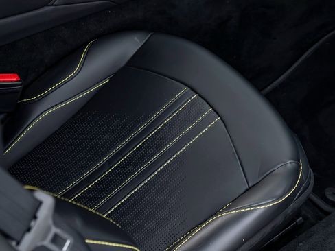 Used 2023 Aston Martin V8 Vantage Roadster image 23