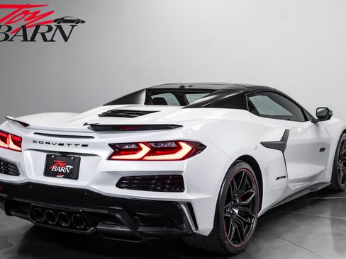 Used 2023 Chevrolet Corvette Z06 RWD image 13