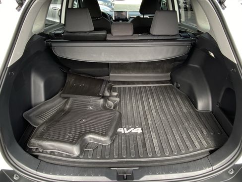 Used 2025 Toyota RAV4 XLE FWD image 12