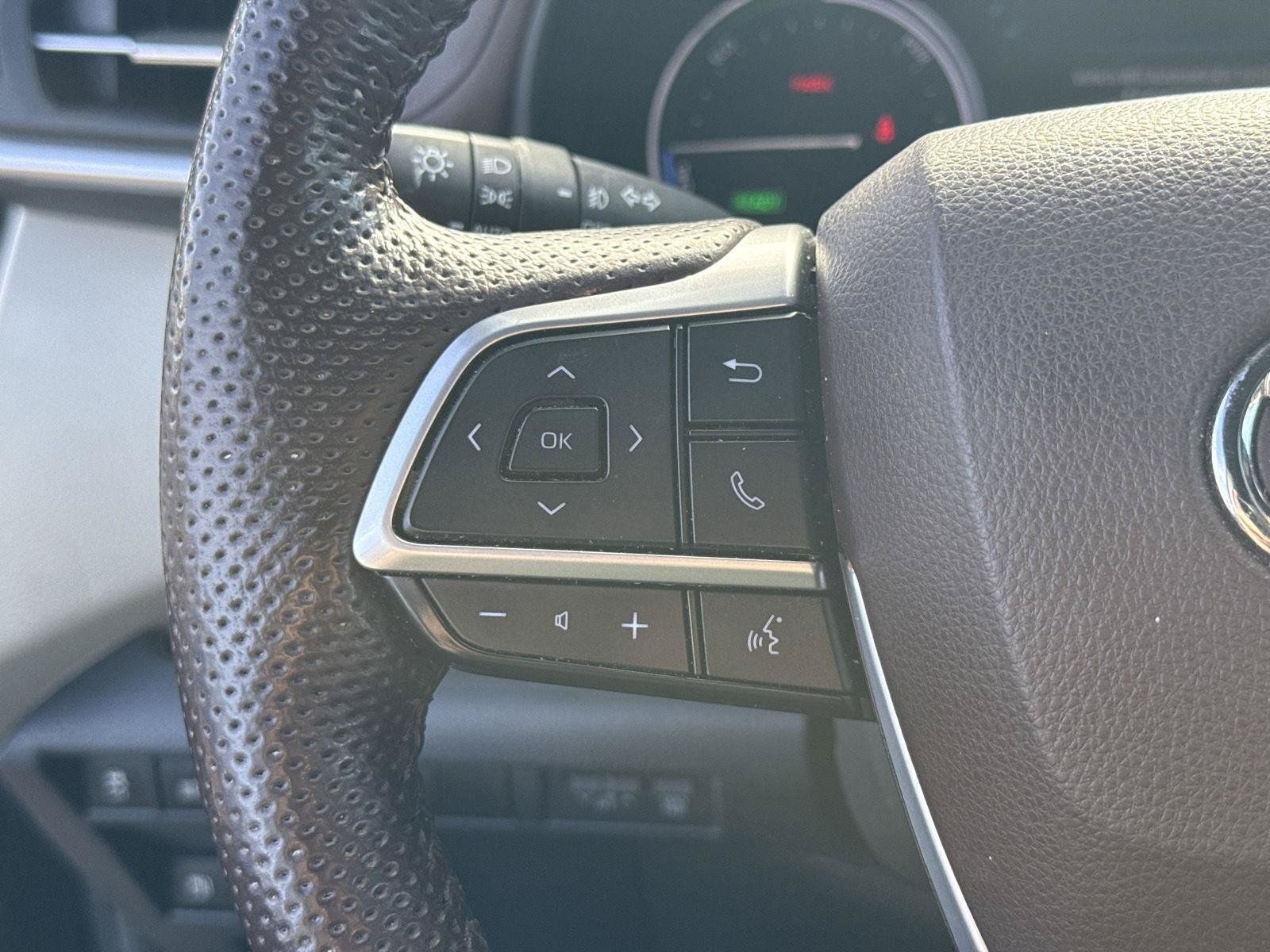 Used 2022 Toyota Sienna Platinum AWD/4WD image 15
