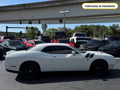 Used 2015 Dodge Challenger SXT RWD image 8