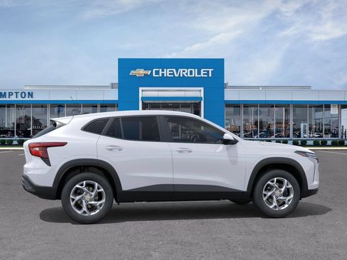 New 2026 Chevrolet Trax LS w/ LS Convenience Package FWD image 5