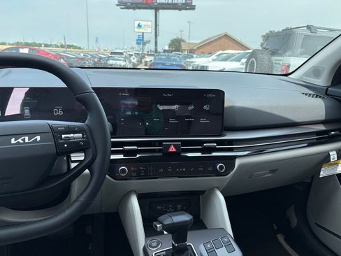 New 2026 Kia Sportage EX FWD image 17