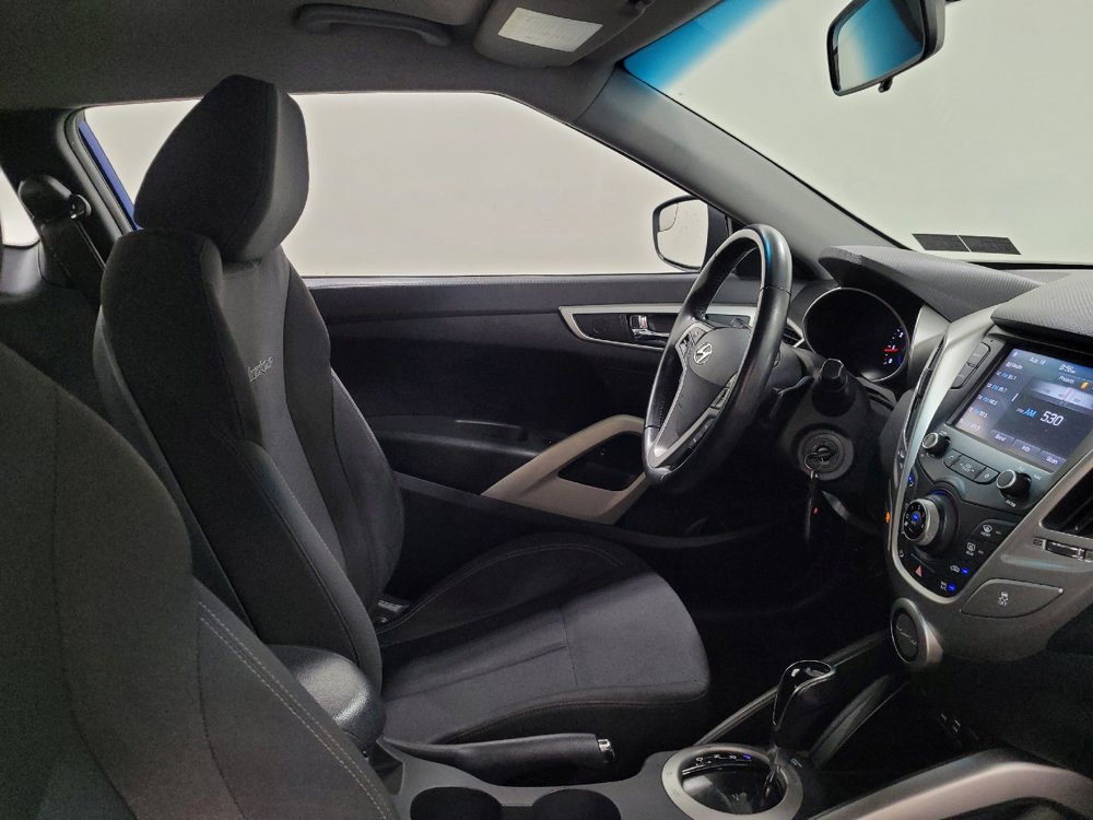 Used 2017 Hyundai Veloster FWD image 21