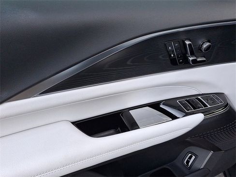 New 2026 Cadillac Lyriq Luxury image 10