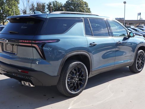 New 2026 Chevrolet Traverse LT w/ Midnight/Sport Edition image 4