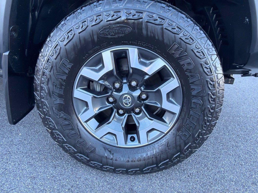 Used 2023 Toyota Tacoma TRD Off-Road w/ Technology Package AWD/4WD image 37