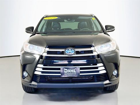Used 2019 Toyota Highlander XLE AWD/4WD image 3