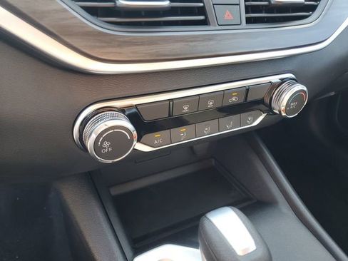 New 2025 Nissan Altima 2.5 SV image 17