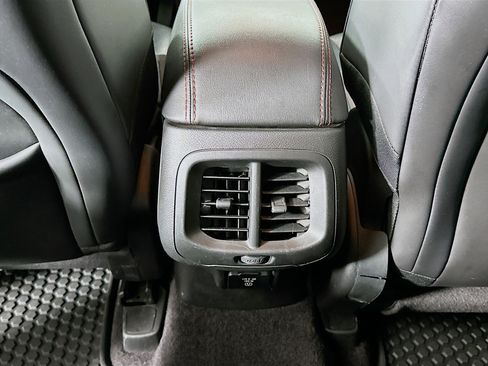 Used 2017 Jeep Cherokee Trailhawk w/ Cold Weather Group image 28