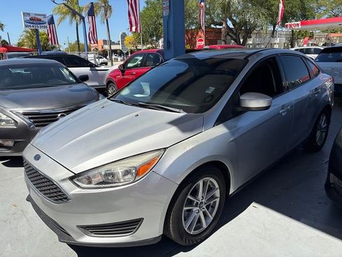 Used 2018 Ford Focus SE image 9