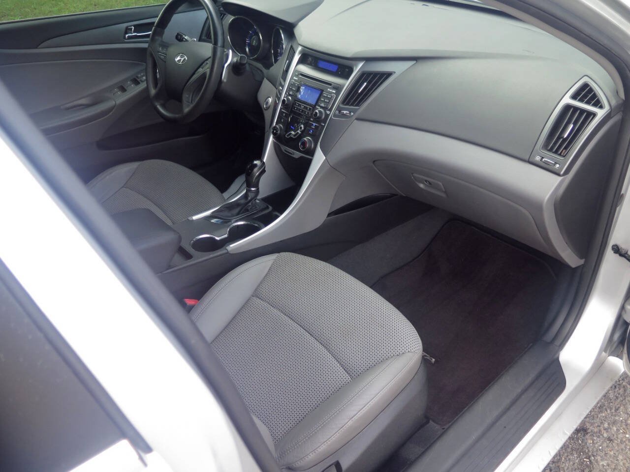 Used 2011 Hyundai Sonata SE FWD image 19