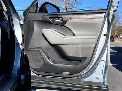 Used 2022 Toyota Highlander Limited image 22