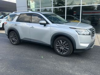 Used 2022 Nissan Pathfinder SL w/ SL Premium Package AWD/4WD video 1