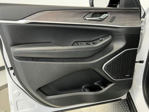 Used 2024 Jeep Grand Cherokee Limited 4xe image 32