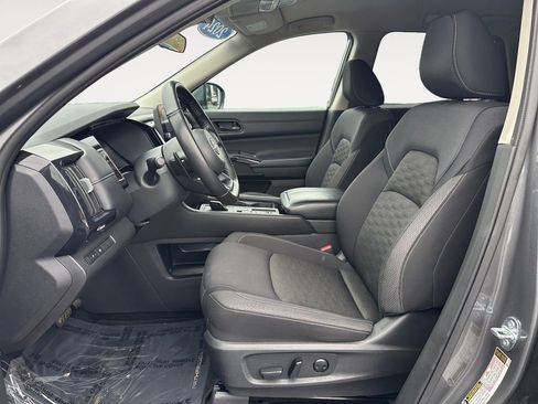 Used 2024 Nissan Pathfinder SV image 9