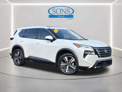 Used 2024 Nissan Rogue SL w/ SL Premium Package FWD image 2