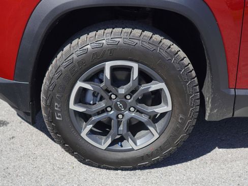 New 2026 Chevrolet Equinox ACTIV w/ Convenience Package III AWD/4WD image 10
