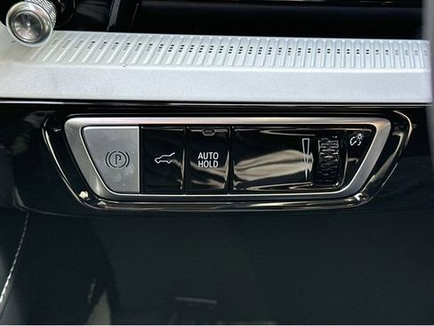 New 2026 Cadillac Optiq Luxury 1 image 25