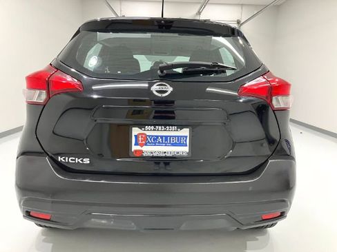 Used 2019 Nissan Kicks S image 10